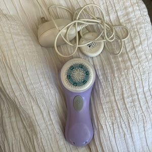 Clarasonic Mia- Purple with CHARGER & NEW BRUSH HEAD